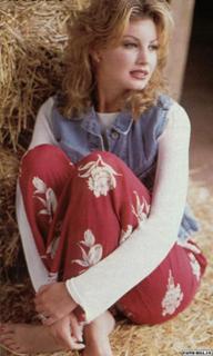 Faith Hill feet photo thumbnail