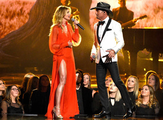 Faith Hill feet photo thumbnail