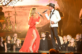 Faith Hill feet photo thumbnail