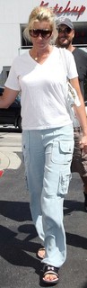 Faith Hill feet photo thumbnail