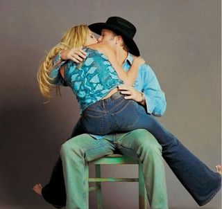 Faith Hill feet photo thumbnail
