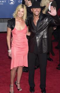 Faith Hill feet photo thumbnail