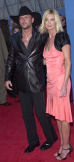 Faith Hill feet photo thumbnail
