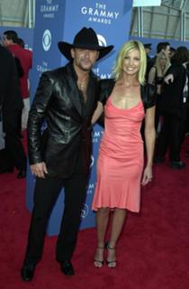 Faith Hill feet photo thumbnail