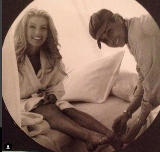 Faith Hill feet photo thumbnail