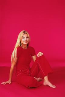Faith Hill feet photo thumbnail