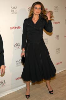 Faith Hill feet photo thumbnail