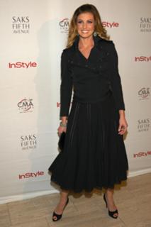 Faith Hill feet photo thumbnail