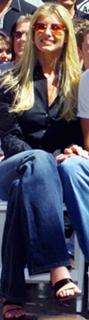 Faith Hill feet photo thumbnail