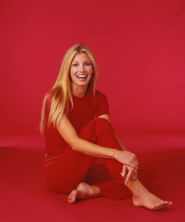 Faith Hill feet photo thumbnail