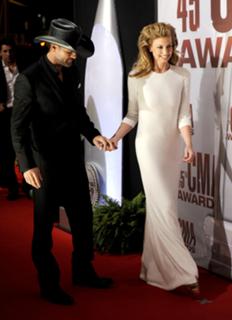 Faith Hill feet photo thumbnail