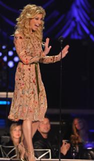Faith Hill feet photo thumbnail