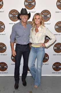 Faith Hill feet photo thumbnail
