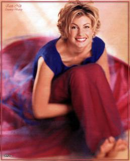 Faith Hill feet photo thumbnail