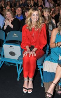 Faith Hill feet photo thumbnail