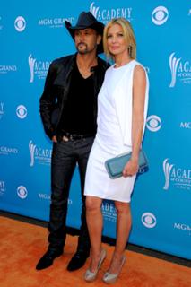Faith Hill feet photo thumbnail