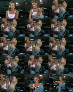 Faith Hill feet photo thumbnail