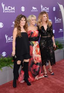 Faith Hill feet photo thumbnail