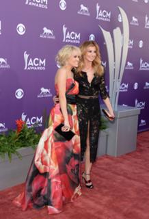 Faith Hill feet photo thumbnail