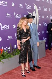 Faith Hill feet photo thumbnail
