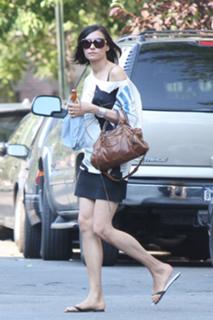 Famke Janssen feet photo thumbnail
