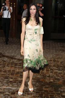 Famke Janssen feet photo thumbnail