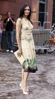 Famke Janssen feet photo thumbnail