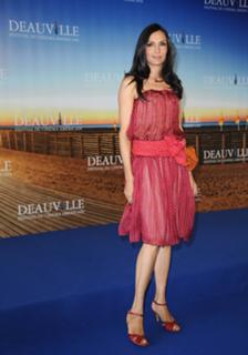 Famke Janssen feet photo thumbnail