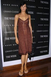 Famke Janssen feet photo thumbnail