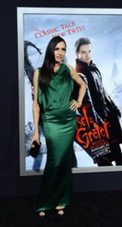 Famke Janssen feet photo thumbnail