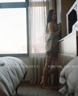 Famke Janssen feet photo thumbnail
