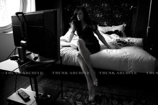 Famke Janssen feet photo thumbnail