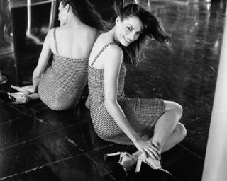 Famke Janssen feet photo thumbnail