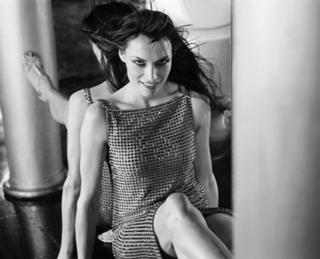 Famke Janssen feet photo thumbnail