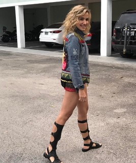 Fanny Lu feet photo 8