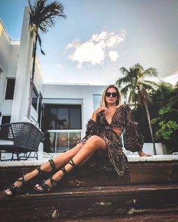 Fanny Lu feet photo 17
