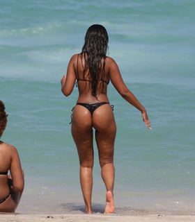 Fanny Neguesha feet photo 9