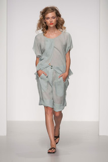 Farah Holt feet photo 1