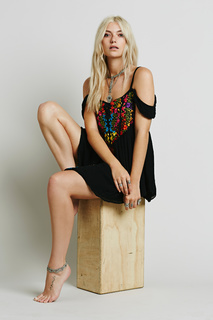 Farah Holt feet photo 12