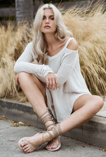 Farah Holt feet photo 2