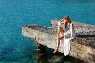 Farah Holt feet photo 17