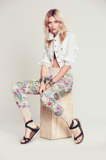Farah Holt feet photo 6