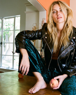 Farah Holt feet photo 1