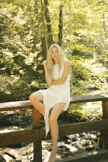 Farah Holt feet photo 2