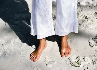 Farah Holt feet photo 12