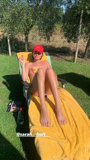 Farah Holt feet photo 2