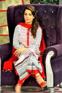 Farah Hussain feet photo 1