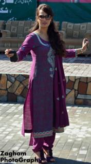 Farah Hussain feet photo 2