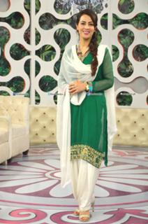 Farah Hussain feet photo 5