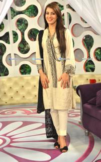 Farah Hussain feet photo 3